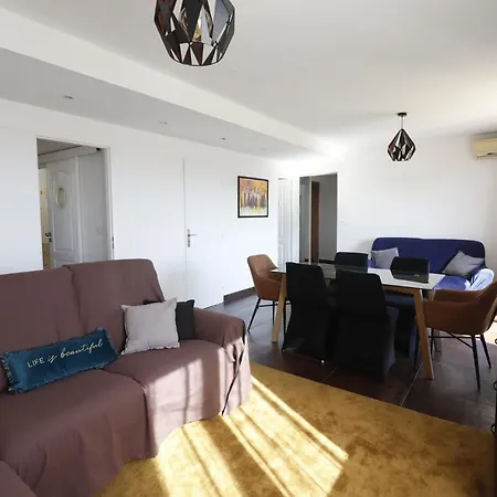 Apartment Appartement Lumineux, Proche Du Centre Ville, Parking Prive